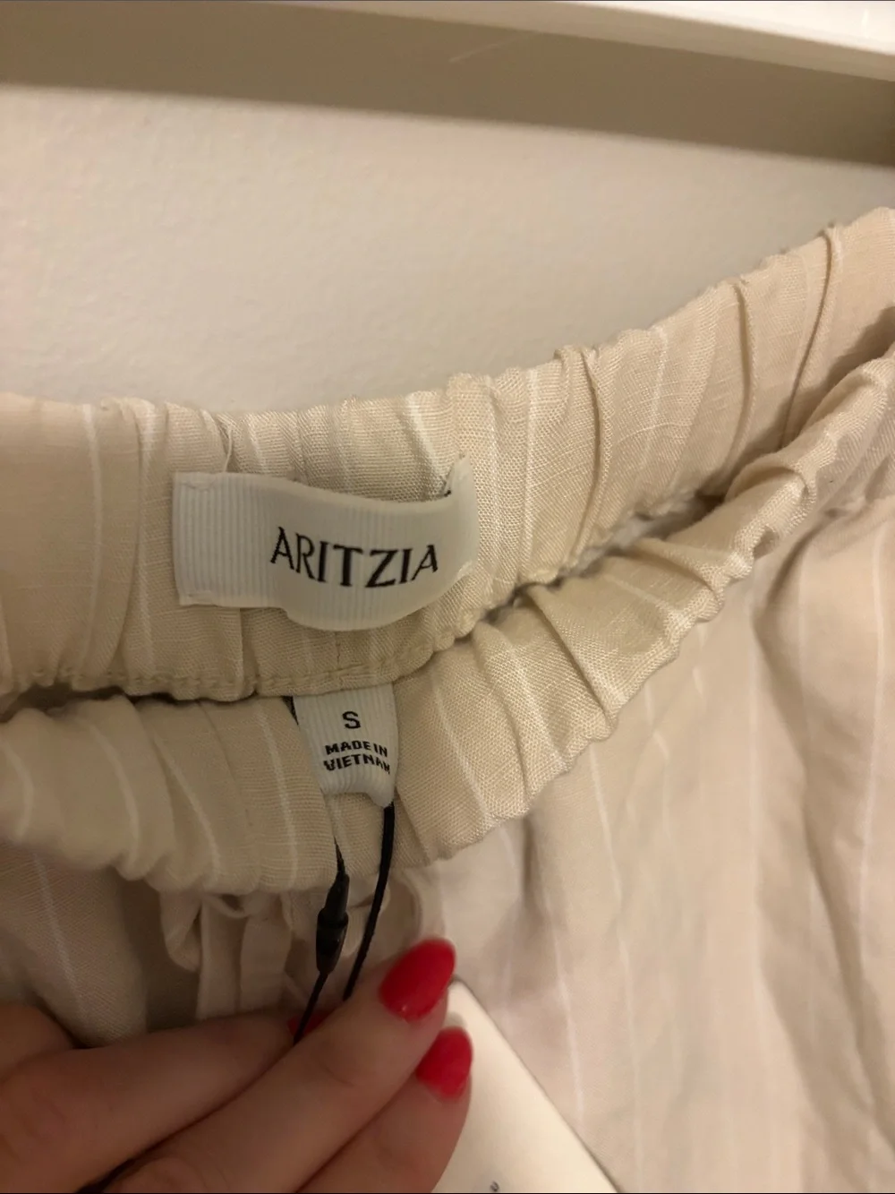 Aritzia Cream Pinstripe High-Waist Linen Drawstring Shorts Size S - Picture 5 of 8